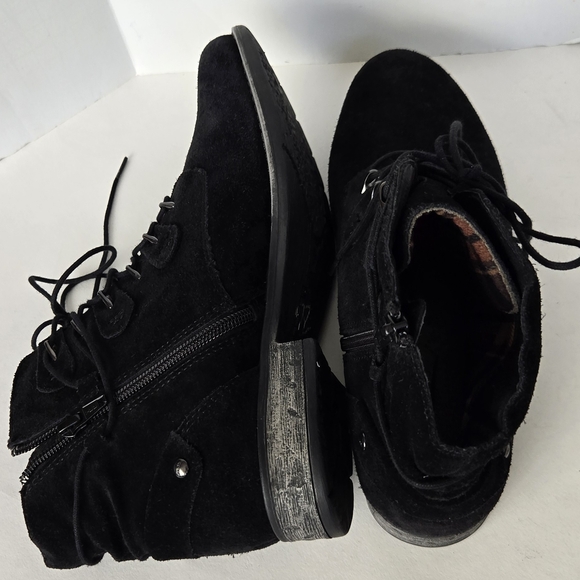 Earth Black Lace-Up Suede Leather Boots - Picture 8 of 14